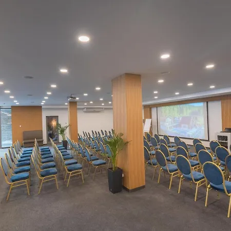 Hotell Karpatski & 2*