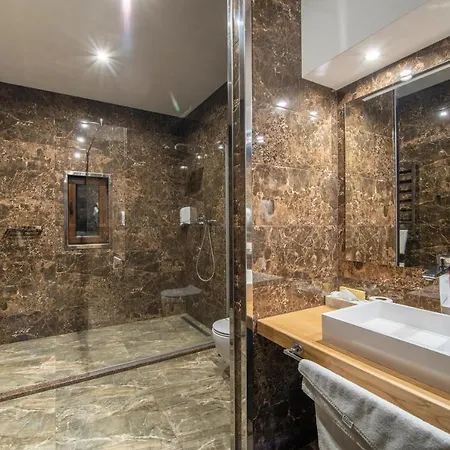 Hotell Karpatski & 2*