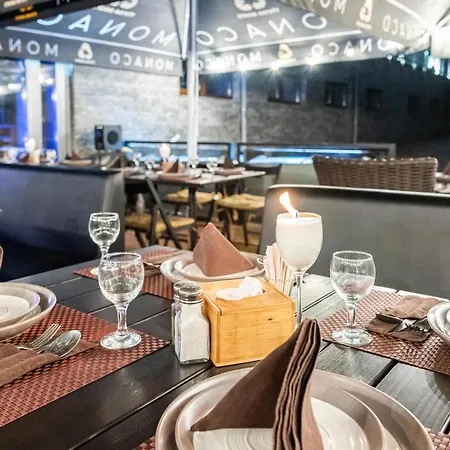 Karpatski & Hotel 2*