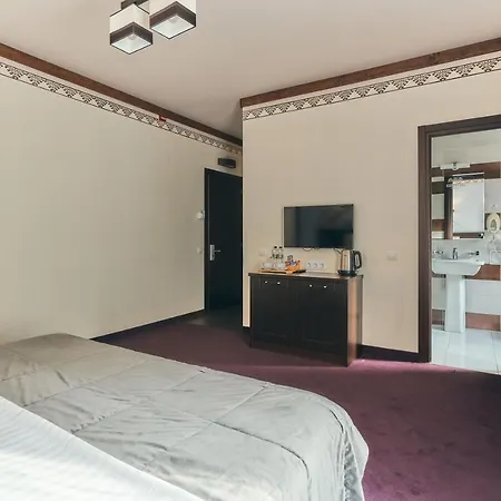 Karpatski & Hotel 2*