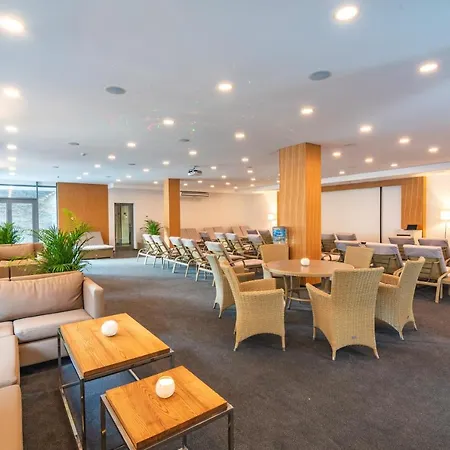 Karpatski & Hotel 2*