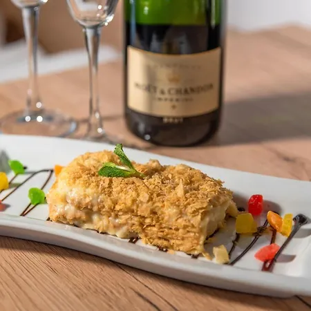 Karpatski & Hotel 2*